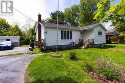 119 Harriet Street Shelburne, NS B0T 1W0