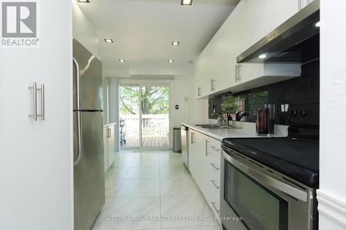 29 - 6780 Formentera Avenue, Mississauga, ON - Indoor Photo Showing Kitchen