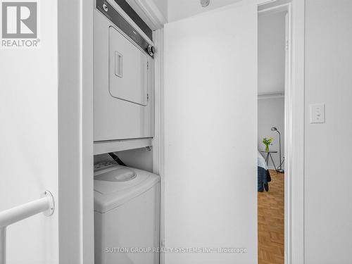 5 - 6 Bartlett Avenue W, Toronto, ON - Indoor Photo Showing Laundry Room