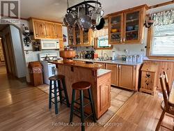 Breakfast Nook/Island - 