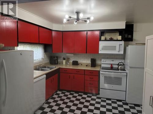 15 Richard'S Road, Appleton, NL - Indoor Photo Showing Kitchen With Double Sink