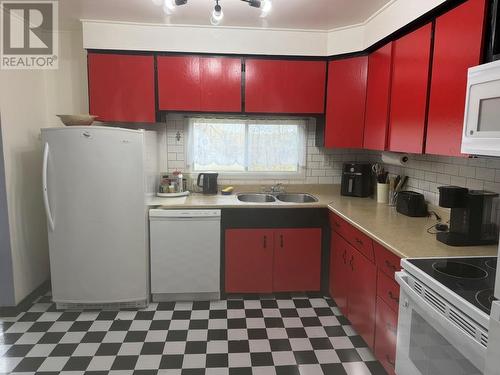 15 Richard'S Road, Appleton, NL - Indoor Photo Showing Kitchen With Double Sink