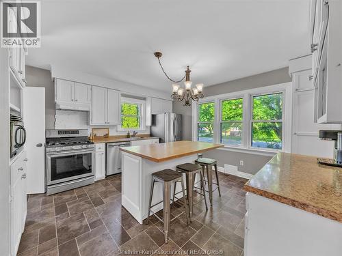 27 Jackson Drive, Chatham, ON - Indoor Photo Showing Kitchen