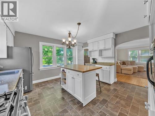 27 Jackson Drive, Chatham, ON - Indoor Photo Showing Kitchen