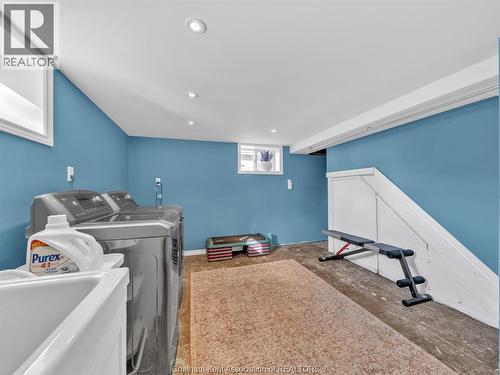 27 Jackson Drive, Chatham, ON - Indoor Photo Showing Laundry Room