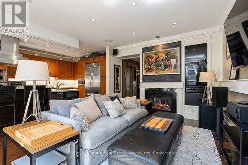 20 - 4135 Shipp Drive Ne, Mississauga, ON - Indoor Photo Showing Living Room With Fireplace