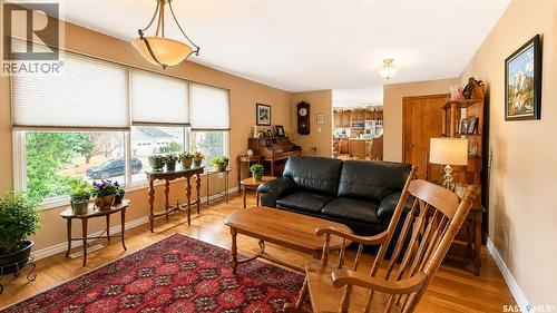 31 Riverbend Crescent, Battleford, SK - Indoor Photo Showing Living Room