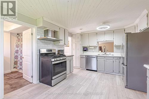 11812 Superior Street, Malahide (Springfield), ON - Indoor Photo Showing Kitchen