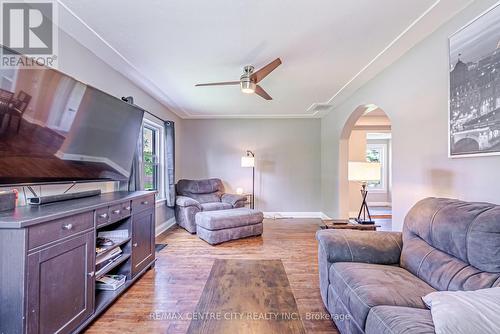 11812 Superior Street, Malahide (Springfield), ON - Indoor Photo Showing Living Room