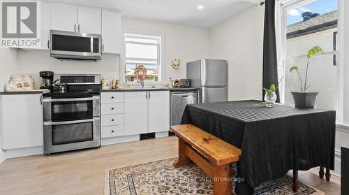 85-87 Victoria Street, Carleton Place, ON - Indoor Photo Showing Kitchen