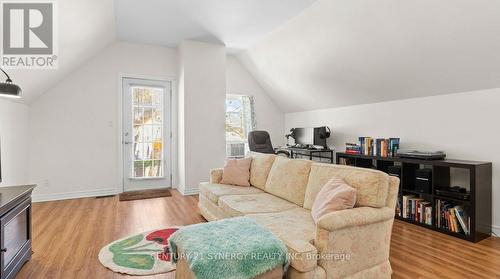 85-87 Victoria Street, Carleton Place, ON - Indoor Photo Showing Living Room