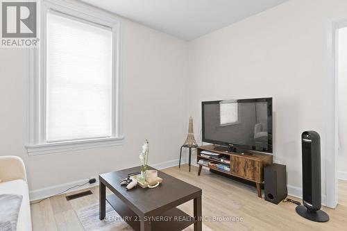 85-87 Victoria Street, Carleton Place, ON - Indoor Photo Showing Living Room