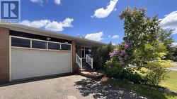 73 HOVE STREET Toronto, ON M3H 4Z2