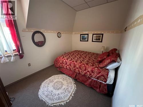 700 Main Street E, Gravelbourg, SK - Indoor Photo Showing Bedroom