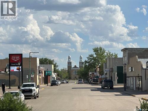 700 Main Street E, Gravelbourg, SK - Outdoor