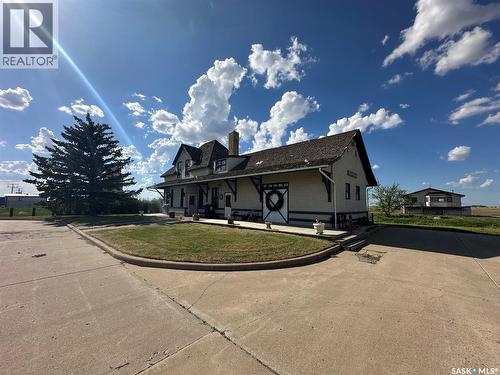 700 Main Street E, Gravelbourg, SK - Outdoor