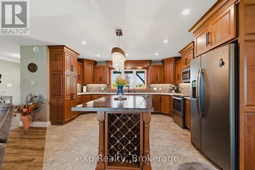 100 Harris Crescent, Southgate, ON - Indoor Photo Showing Kitchen With Upgraded Kitchen