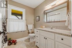 4-pc Bathroom on Main Level - 