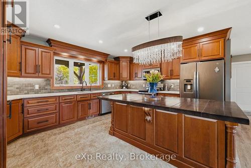 100 Harris Crescent, Southgate, ON - Indoor Photo Showing Kitchen