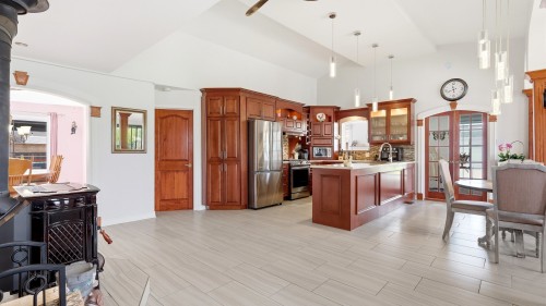 Hall d'entrée/Vestibule - 326 Rue Ouellette, Saint-Amable, QC - Indoor Photo Showing Kitchen