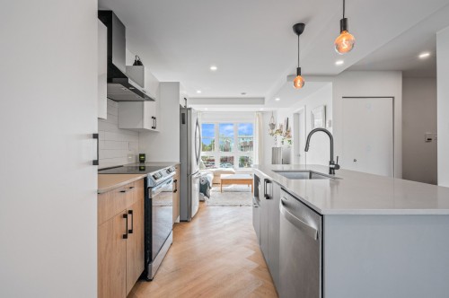 Cuisine - 204-14 Rue Chapleau, Terrebonne (Terrebonne), QC - Indoor Photo Showing Kitchen With Upgraded Kitchen