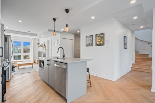 Cuisine - 204-14 Rue Chapleau, Terrebonne (Terrebonne), QC - Indoor Photo Showing Kitchen With Upgraded Kitchen