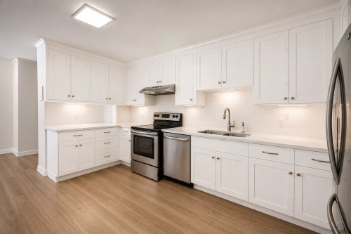 Autre - 467 Rue Wellesley, Hudson, QC - Indoor Photo Showing Kitchen With Double Sink