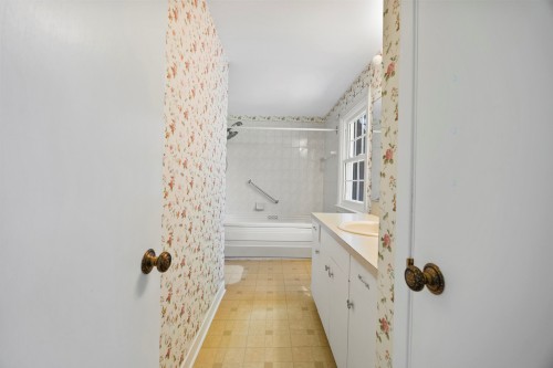 Salle de bains attenante à la CCP - 467 Rue Wellesley, Hudson, QC - Indoor Photo Showing Laundry Room