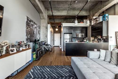 Salon - 349-3700 Rue St-Antoine O., Montréal (Le Sud-Ouest), QC - Indoor