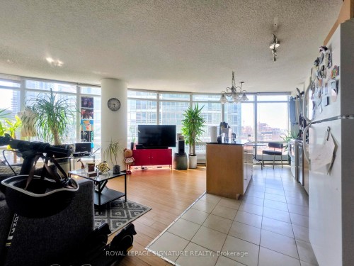 1703-373 Front Street W, Toronto, ON - Indoor Photo Showing Living Room