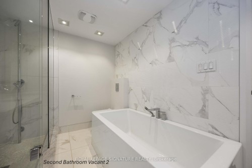 2904-2045 Lake Shore Boulevard W, Toronto, ON - Indoor Photo Showing Bathroom