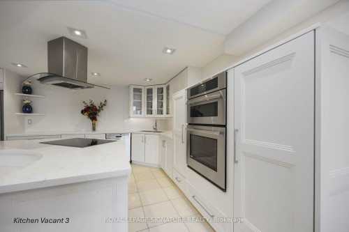 2904-2045 Lake Shore Boulevard W, Toronto, ON - Indoor Photo Showing Kitchen