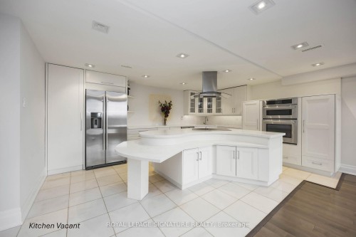 2904-2045 Lake Shore Boulevard W, Toronto, ON - Indoor Photo Showing Kitchen