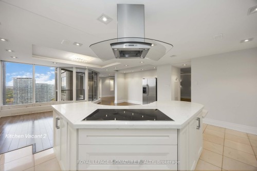 2904-2045 Lake Shore Boulevard W, Toronto, ON - Indoor Photo Showing Kitchen