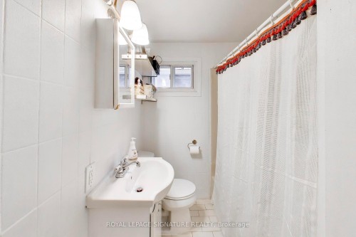 300 Concord Avenue, Toronto, ON - Indoor Photo Showing Bathroom