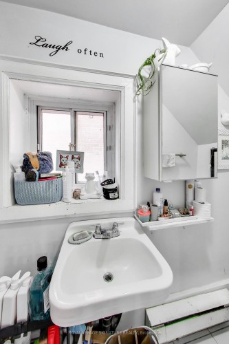 300 Concord Avenue, Toronto, ON - Indoor Photo Showing Bathroom