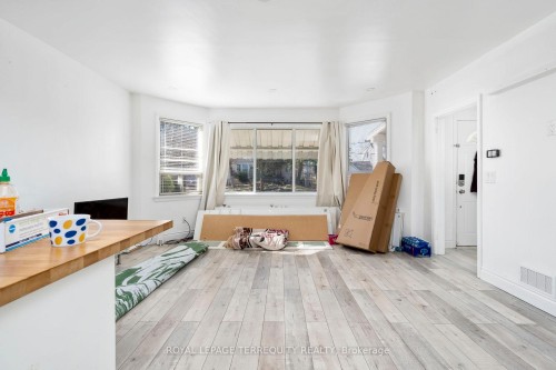 64 Pelmo Crescent, Toronto, ON - Indoor