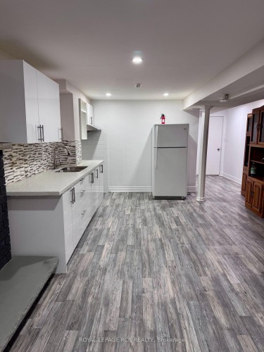 3 Jackman Crescent, Vaughan, ON - Indoor Photo Showing Kitchen