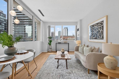 707-555 Yonge Street, Toronto, ON - Indoor Photo Showing Living Room
