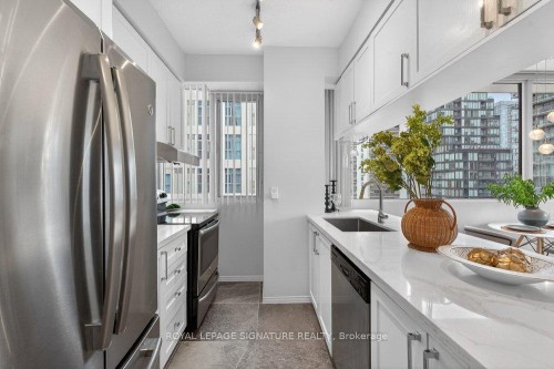707-555 Yonge Street, Toronto, ON - Indoor Photo Showing Kitchen With Stainless Steel Kitchen With Upgraded Kitchen