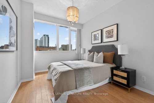 707-555 Yonge Street, Toronto, ON - Indoor Photo Showing Bedroom