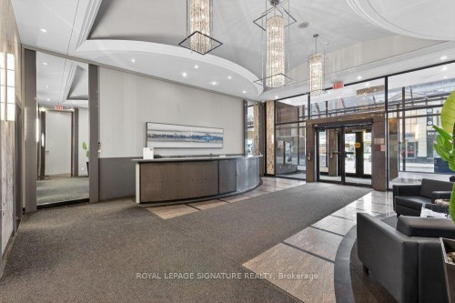 707-555 Yonge Street, Toronto, ON - Indoor Photo Showing Other Room