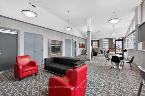 707-555 Yonge Street, Toronto, ON - Indoor Photo Showing Living Room