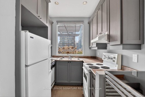 707-555 Yonge Street, Toronto, ON - Indoor Photo Showing Kitchen With Double Sink
