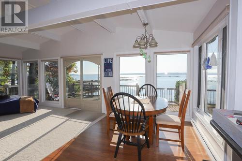 647B Lakeshore Dr, Tarbutt, ON - Indoor Photo Showing Dining Room