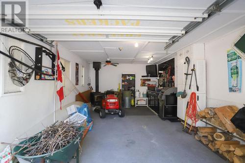 647B Lakeshore Dr, Tarbutt, ON - Indoor Photo Showing Garage