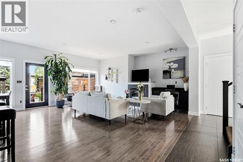 707 Sauer Crescent, Saskatoon, SK - Indoor Photo Showing Living Room