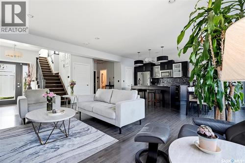 707 Sauer Crescent, Saskatoon, SK - Indoor Photo Showing Living Room