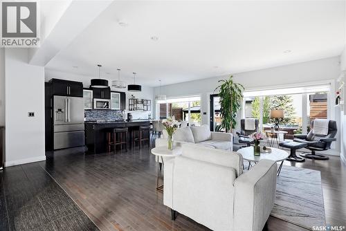 707 Sauer Crescent, Saskatoon, SK - Indoor Photo Showing Living Room