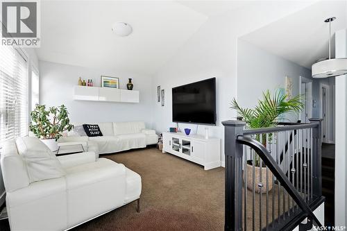 707 Sauer Crescent, Saskatoon, SK - Indoor Photo Showing Living Room